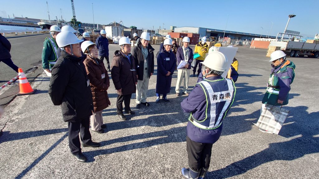八戸港　視察の様子